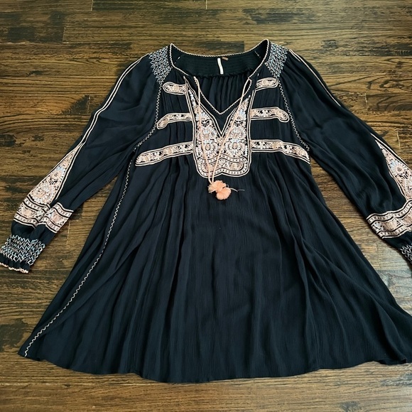 Free People black with tribal print tunic size XS - Picture 3 of 9